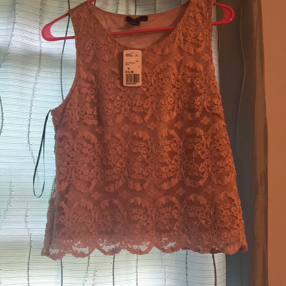 Cropped lace top. Sz M.